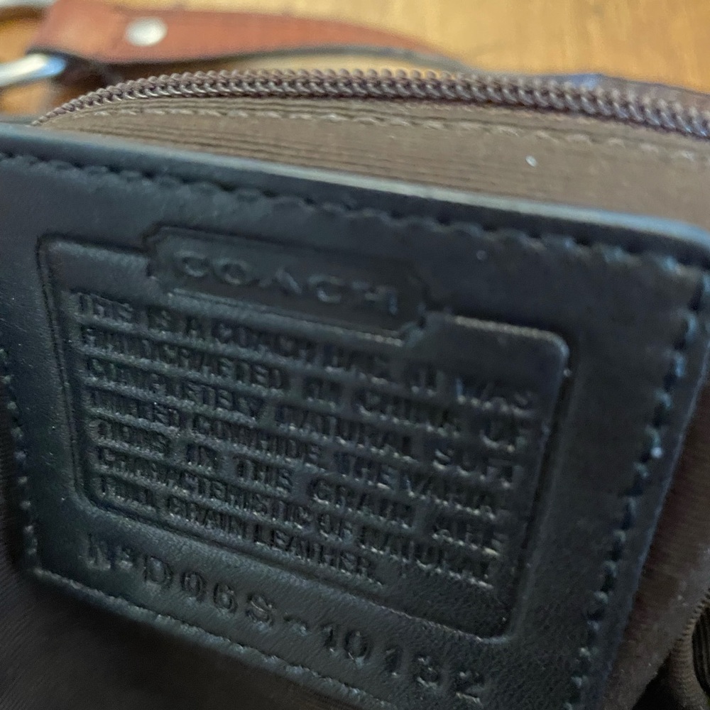 Coach pebble leather hobo bag with brown handle - Picture 5 of 6